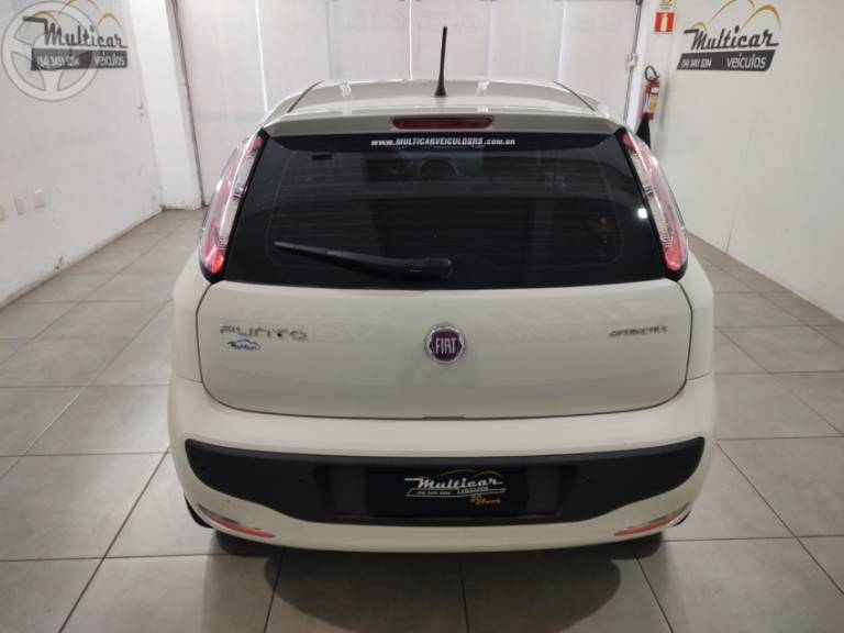 FIAT - PUNTO 1.4 ATTRACTIVE 8V FLEX 4P MANUAL - 2014/2015 - BRANCA - R$ 44.900,00