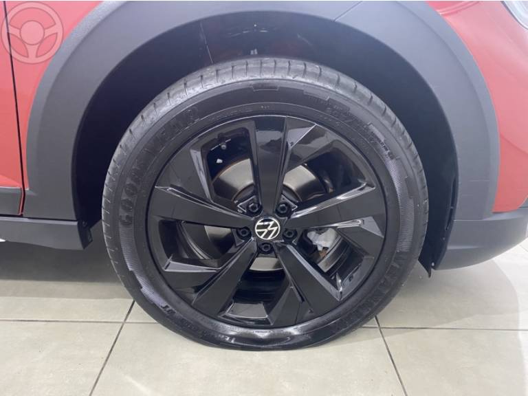VOLKSWAGEN - NIVUS 1.0 TSI HIGHLINE FLEX 4P AUTOMÁTICO - 2022/2023 - VERMELHA - R$ 119.900,00
