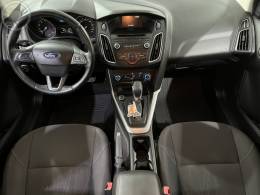 FORD - FOCUS 2.0 SE SEDAN 16V FLEX 4P AUTOMÁTICO - 2017/2017 - BRANCA - R$ 64.900,00