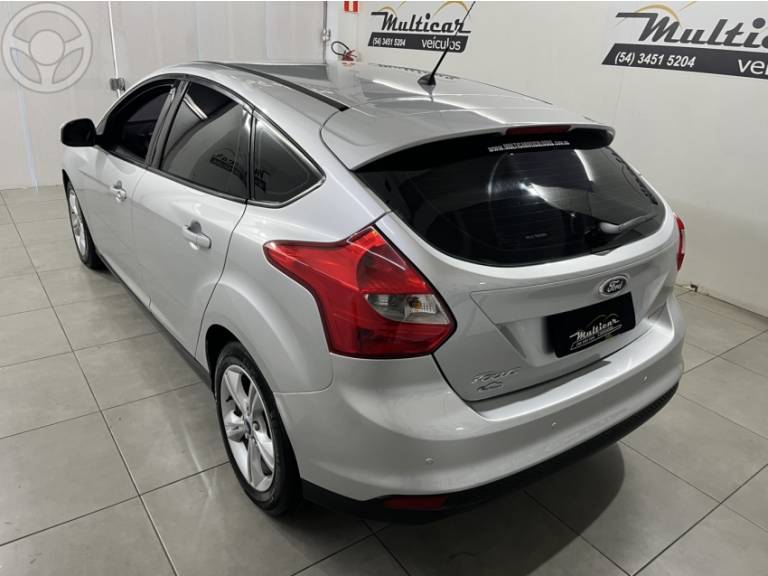 FORD - FOCUS 1.6 S 16V FLEX 4P AUTOMÁTICO - 2014/2014 - PRATA - R$ 49.900,00