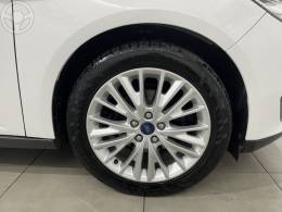 FORD - FOCUS 2.0 SE SEDAN 16V FLEX 4P AUTOMÁTICO - 2017/2017 - BRANCA - R$ 64.900,00