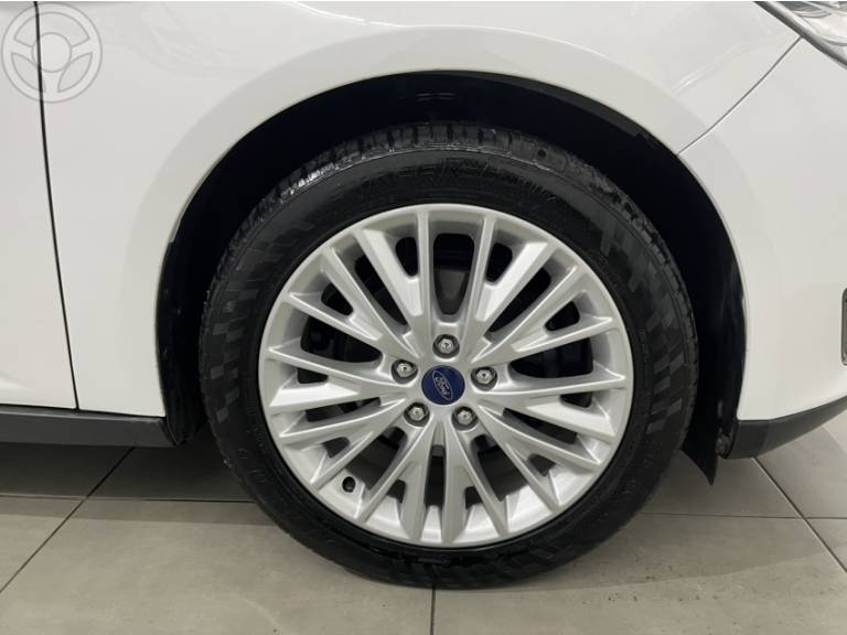 FORD - FOCUS 2.0 SE SEDAN 16V FLEX 4P AUTOMÁTICO - 2017/2017 - BRANCA - R$ 64.900,00