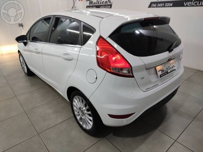 FORD - FIESTA 1.6 TITANIUM HATCH 16V FLEX 4P AUTOMÁTICO - 2015/2016 - BRANCA - R$ 55.900,00