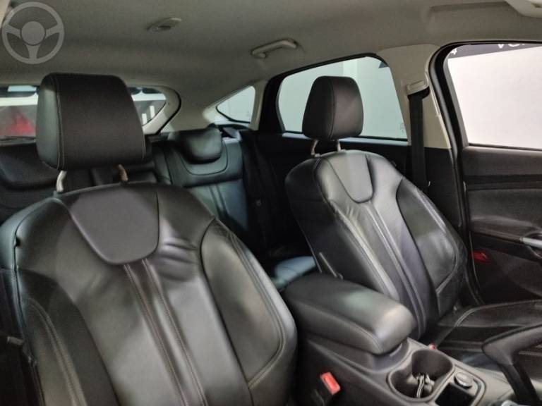 FORD - FOCUS 2.0 TITANIUM HATCH 16V FLEX 4P AUTOMÁTICO - 2015/2015 - BRANCA - R$ 60.000,00
