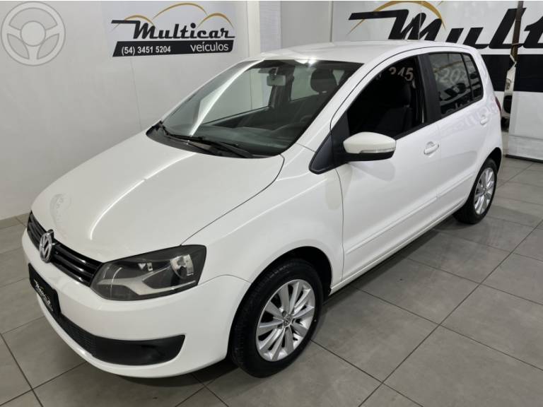 VOLKSWAGEN - FOX 1.0 MI 8V FLEX 4P MANUAL - 2013/2013 - BRANCA - R$ 36.500,00