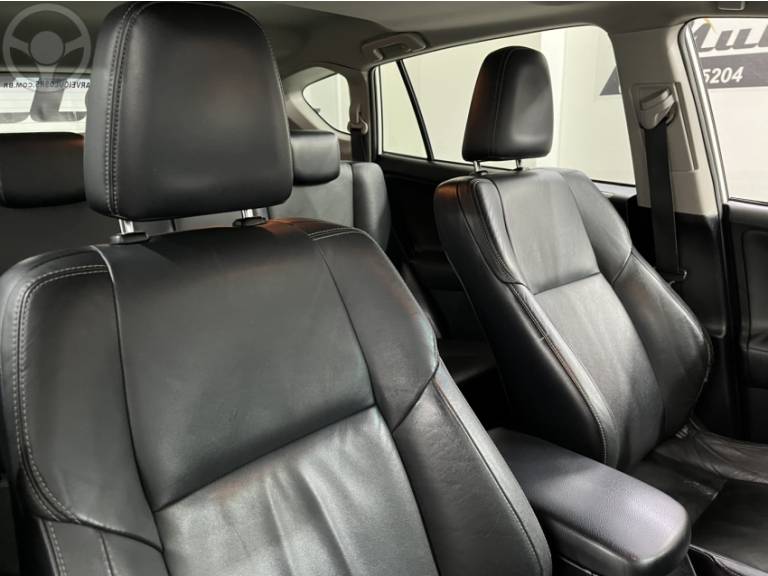 TOYOTA - RAV4 2.5 4X4 16V 4P AUTOMÁTICO - 2013/2013 - BRANCA - R$ 87.900,00