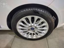 FORD - FIESTA 1.6 TITANIUM HATCH 16V FLEX 4P AUTOMÁTICO - 2014/2014 - BRANCA - R$ 45.900,00