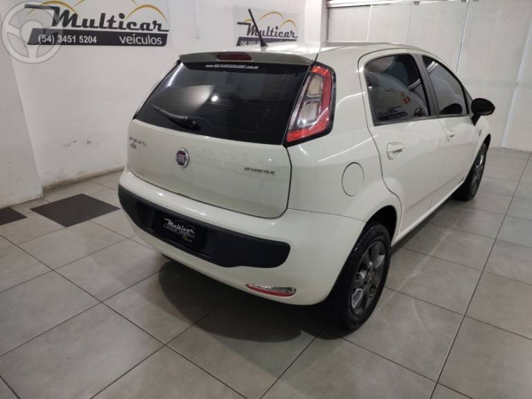 FIAT - PUNTO 1.4 ATTRACTIVE 8V FLEX 4P MANUAL - 2014/2015 - BRANCA - R$ 44.900,00