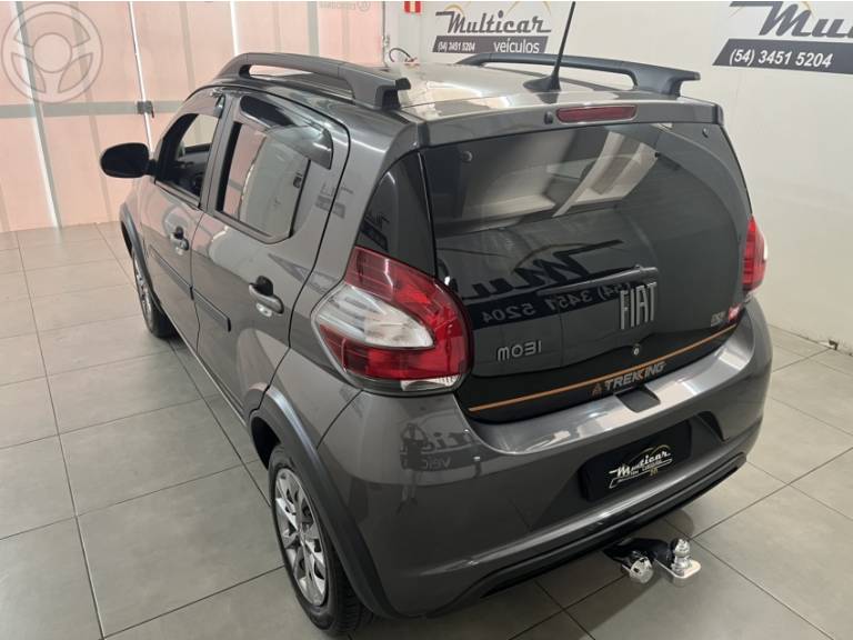 FIAT - MOBI 1.0 TREKKING 8V FLEX 4P MANUAL - 2023/2024 - CINZA - R$ 63.900,00