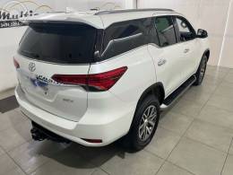 TOYOTA - HILUX SW4 2.8 SRX 4X4 16V TURBO INTERCOOLER DIESEL 4P AUTOMÁTICO - 2017/2017 - BRANCA - R$ 214.000,00