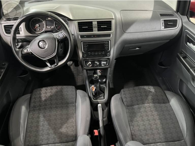 VOLKSWAGEN - FOX 1.6 MSI COMFORTLINE 8V FLEX 4P MANUAL - 2015/2016 - VERMELHA - R$ 51.900,00