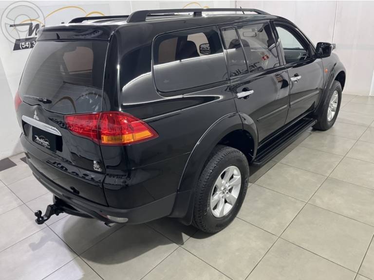 MITSUBISHI - PAJERO DAKAR 3.2 HPE 4X4 7 LUGARES 16V TURBO INTERCOOLER DIESEL 4P AUTOMÁTICO - 2011/2012 - PRETA - R$ 103.900,00