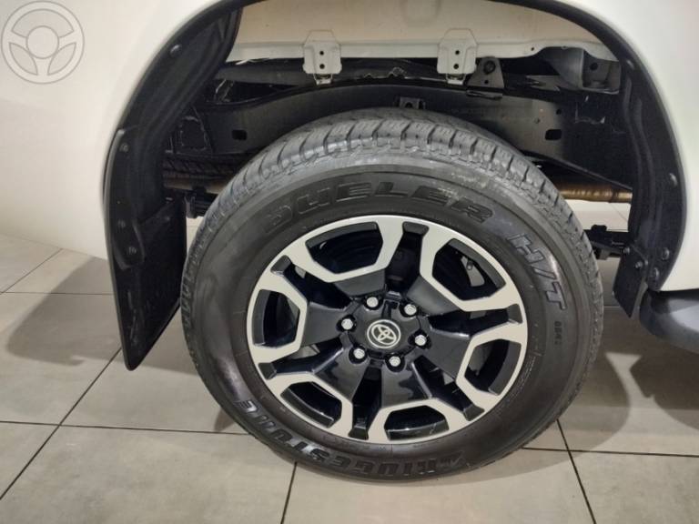 TOYOTA - HILUX - 2025/2025 - BRANCA - R$ 283.000,00