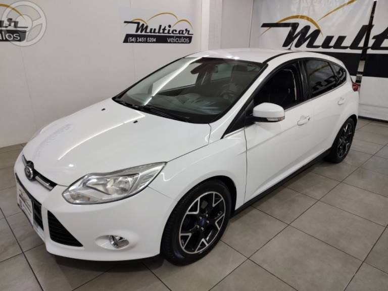 FORD - FOCUS 2.0 TITANIUM HATCH 16V FLEX 4P AUTOMÁTICO - 2015/2015 - BRANCA - R$ 60.000,00