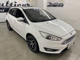 FORD - FOCUS 2.0 TITANIUM HATCH 16V FLEX 4P AUTOMÁTICO - 2015/2016 - BRANCA - R$ 64.900,00
