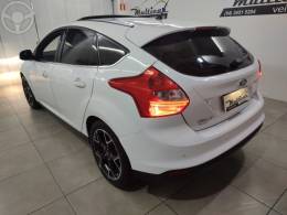 FORD - FOCUS 2.0 TITANIUM HATCH 16V FLEX 4P AUTOMÁTICO - 2015/2015 - BRANCA - R$ 58.900,00