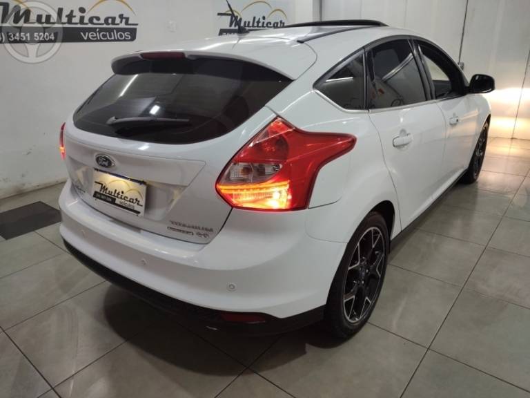FORD - FOCUS 2.0 TITANIUM HATCH 16V FLEX 4P AUTOMÁTICO - 2015/2015 - BRANCA - R$ 58.900,00