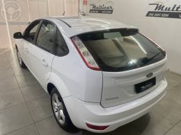 FORD - FOCUS 2.0 GLX 16V FLEX 4P AUTOMÁTICO - 2013/2013 - BRANCA - R$ 48.000,00