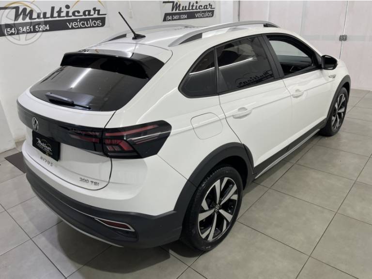 VOLKSWAGEN - NIVUS 1.0 TSI HIGHLINE FLEX 4P AUTOMÁTICO - 2020/2021 - BRANCA - R$ 109.900,00