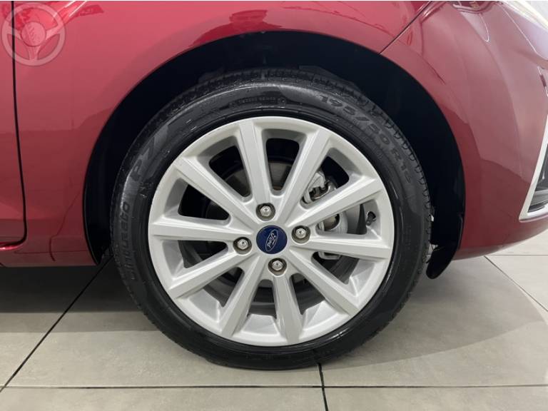 FORD - FIESTA 1.6 TITANIUM HATCH 16V FLEX 4P AUTOMÁTICO - 2017/2018 - VERMELHA - R$ 63.500,00