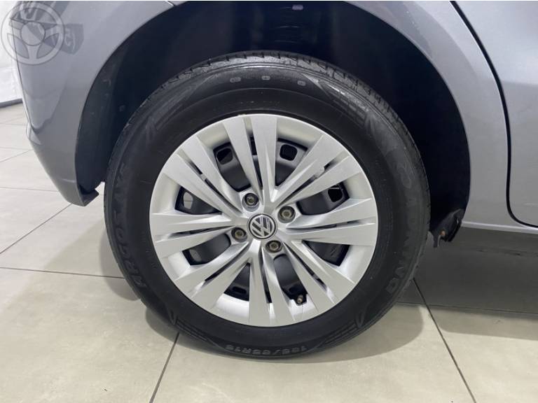 VOLKSWAGEN - GOL 1.6 MSI 8V TOTALFLEX 4P MANUAL - 2021/2022 - CINZA - R$ 59.900,00
