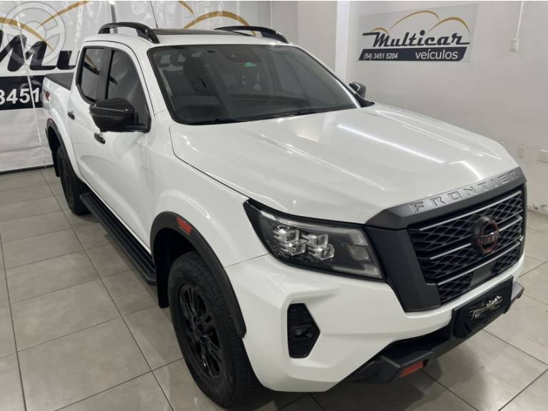 NISSAN - FRONTIER 2.3 PRO4X 4X4 CD BI-TURBO DIESEL 4P AUTOMÁTICO - 2023/2024 - BRANCA - R$ 234.900,00