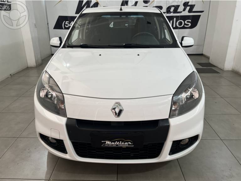 RENAULT - SANDERO 1.6 EXPRESSION 8V FLEX 4P MANUAL - 2013/2014 - BRANCA - R$ 34.500,00