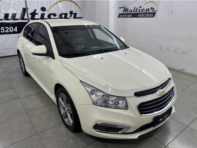 CHEVROLET - CRUZE 1.8 LT SPORT6 16V FLEX 4P AUTOMÁTICO - 2014/2015 - BRANCA - R$ 64.900,00