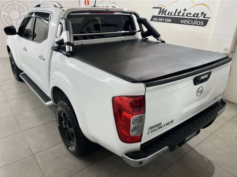 NISSAN - FRONTIER 2.3 LE 4X4 CD BI TURBO DIESEL 4P AUTOMÁTICO - 2017/2017 - BRANCA - R$ 129.900,00