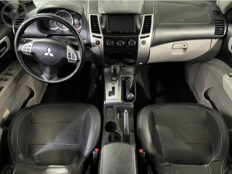 MITSUBISHI - PAJERO DAKAR 3.2 HPE 4X4 7 LUGARES 16V TURBO INTERCOOLER DIESEL 4P AUTOMÁTICO - 2011/2012 - PRETA - R$ 103.900,00
