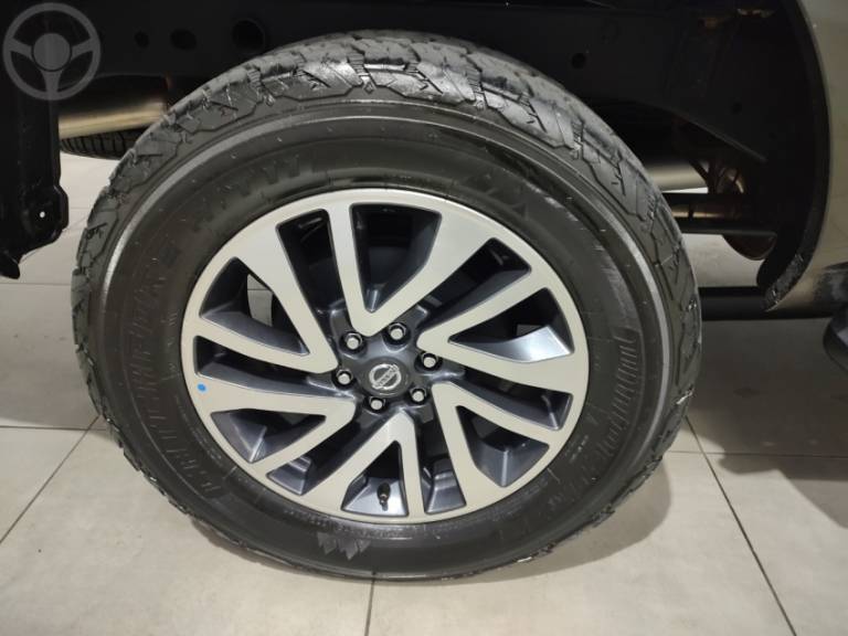 NISSAN - FRONTIER 2.3 XE 4X4 CD BI TURBO DIESEL 4P AUTOMÁTICO - 2019/2020 - PRETA - R$ 149.900,00