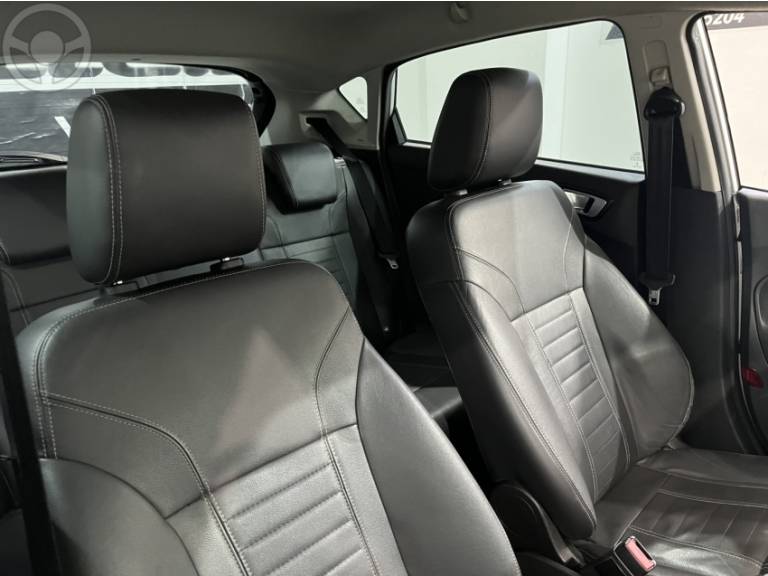 FORD - FIESTA 1.6 TITANIUM HATCH 16V FLEX 4P AUTOMÁTICO - 2014/2015 - PRATA - R$ 48.900,00