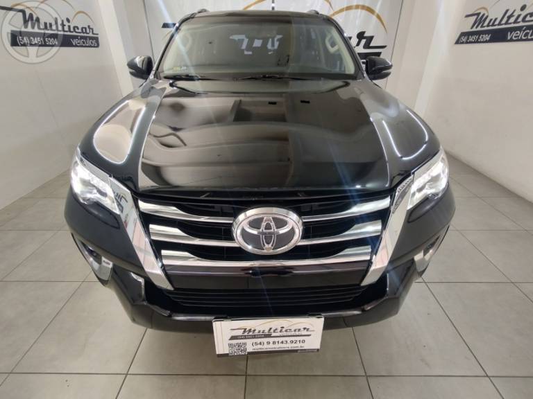 TOYOTA - HILUX SW4 2.8 SRX 4X4 7 LUGARES 16V TURBO INTERCOOLER DIESEL 4P AUTOMÁTICO - 2018/2018 - PRETA - R$ 239.000,00