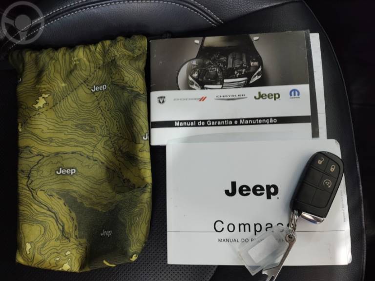 JEEP - COMPASS 1.3 LONGITUDE T270 16V TURBO 4X2 FLEX 4P AUTOMÁTICO - 2023/2023 - PRETA - R$ 125.000,00
