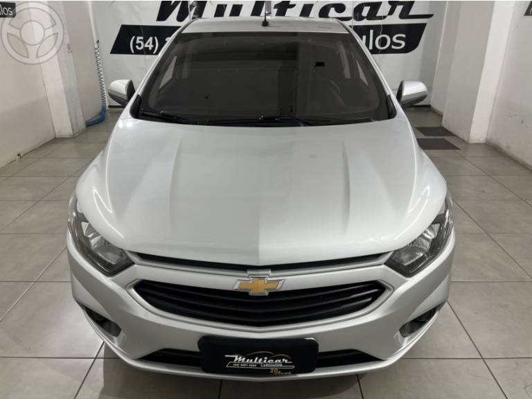 CHEVROLET - ONIX 1.0 MPFI LT 8V FLEX 4P MANUAL - 2017/2018 - PRATA - R$ 53.900,00