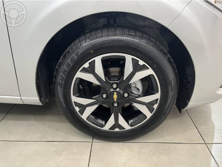 CHEVROLET - PRISMA 1.0 MPFI JOY 8V FLEX 4P MANUAL - 2017/2018 - PRATA - R$ 47.900,00
