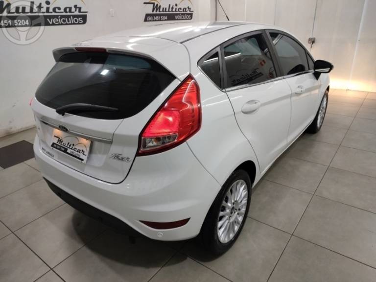FORD - FIESTA 1.6 TITANIUM HATCH 16V FLEX 4P AUTOMÁTICO - 2014/2014 - BRANCA - R$ 45.900,00