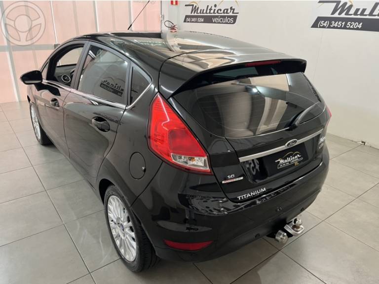 FORD - FIESTA 1.6 TITANIUM HATCH 16V FLEX 4P AUTOMÁTICO - 2013/2014 - PRETA - R$ 44.900,00