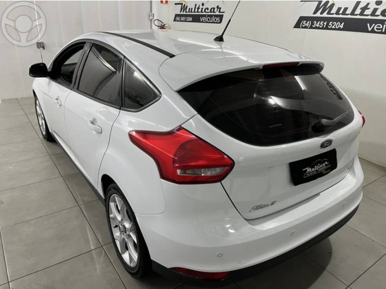 FORD - FOCUS 2.0 SE HATCH 16V FLEX 4P AUTO - 2016/2016 - BRANCA - R$ 59.500,00
