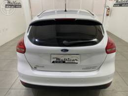 FORD - FOCUS 2.0 TITANIUM HATCH 16V FLEX 4P AUTOMÁTICO - 2015/2016 - BRANCA - R$ 64.900,00