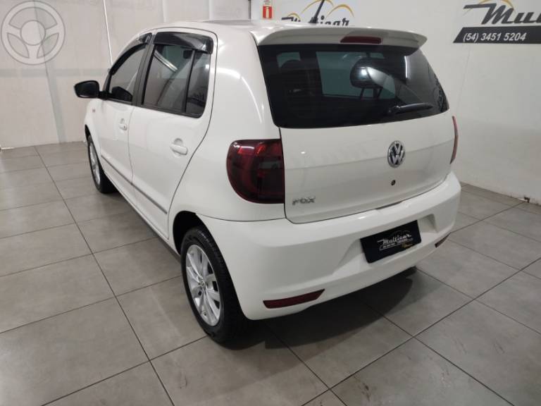 VOLKSWAGEN - FOX 1.6 MI ROCK IN RIO 8V FLEX 4P MANUAL - 2013/2014 - BRANCA - R$ 45.500,00