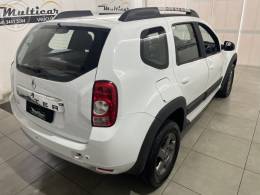 RENAULT - DUSTER 2.0 DYNAMIQUE 4X2 16V FLEX 4P AUTOMÁTICO - 2013/2014 - BRANCA - R$ 53.500,00