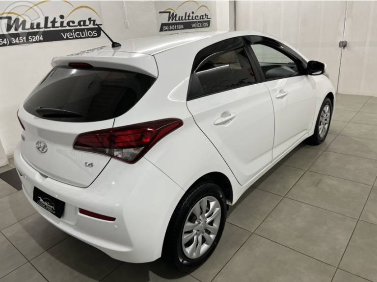 HYUNDAI - HB20 1.6 COMFORT PLUS 16V FLEX 4P MANUAL - 2018/2019 - BRANCA - R$ 62.900,00
