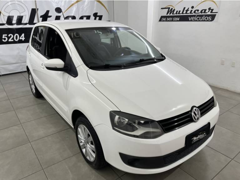 VOLKSWAGEN - FOX 1.0 MI 8V FLEX 4P MANUAL - 2013/2013 - BRANCA - R$ 36.500,00