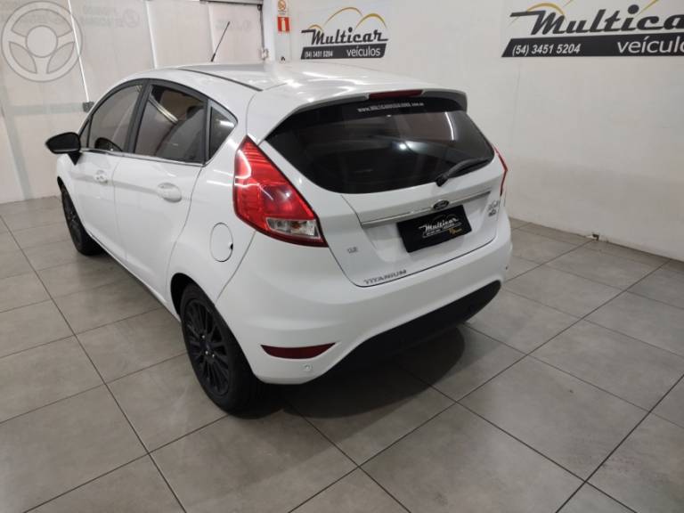 FORD - FIESTA 1.6 TITANIUM PLUS HATCH 16V FLEX 4P AUTOMÁTICO - 2016/2016 - BRANCA - R$ 55.900,00