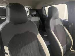 RENAULT - KWID 1.0 12V SCE FLEX INTENSE MANUAL - 2018/2019 - BRANCA - R$ 42.900,00