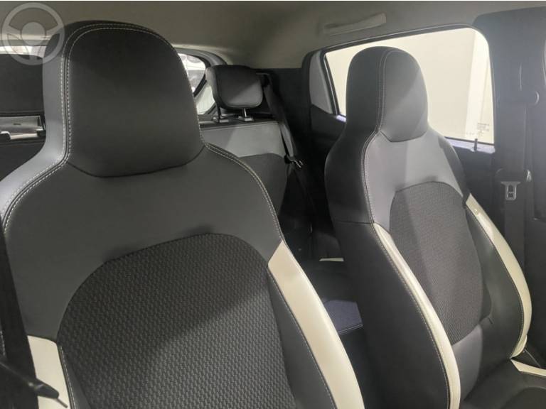 RENAULT - KWID 1.0 12V SCE FLEX INTENSE MANUAL - 2018/2019 - BRANCA - R$ 42.900,00