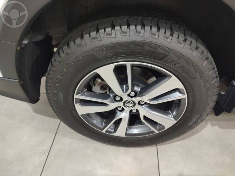 TOYOTA - RAV4 2.0 TOP 4X2 16V 4P AUTOMÁTICO - 2018/2018 - BRANCA - R$ 119.900,00