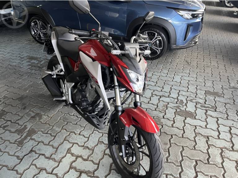 HONDA - CB 300F TWISTER ABS - 2025/2026 - VERMELHA - R$ 27.000,00