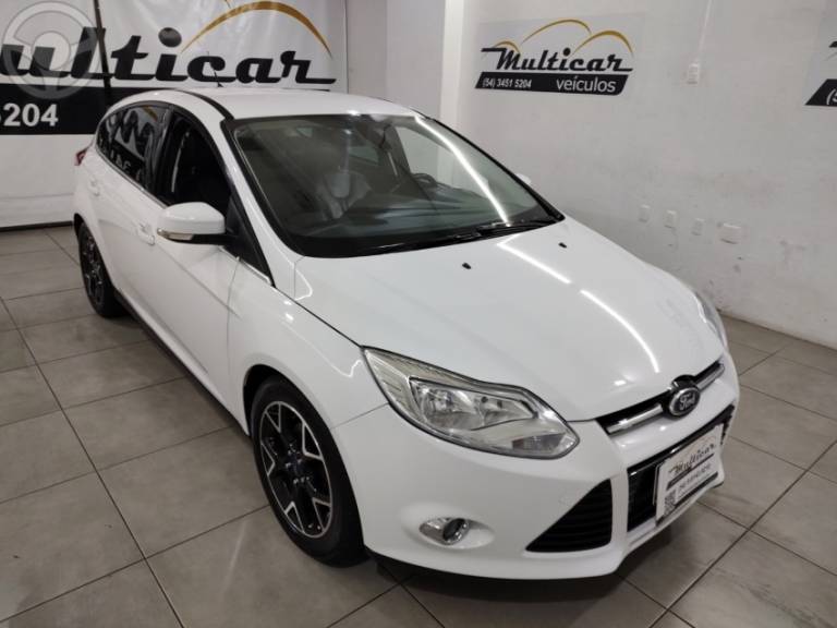 FORD - FOCUS 2.0 TITANIUM HATCH 16V FLEX 4P AUTOMÁTICO - 2015/2015 - BRANCA - R$ 60.000,00